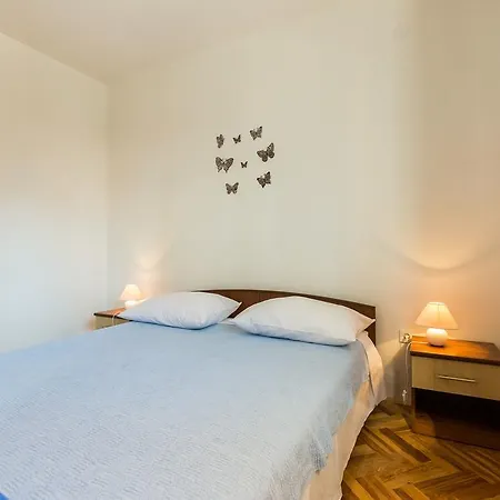 Zeljka Apt. W. Balcony & Bbq Apartment