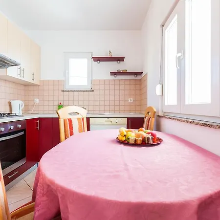 Zeljka Apt. W. Balcony & Bbq Apartment