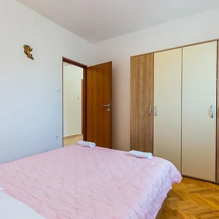 Zeljka Apt. W. Balcony & Bbq Apartment